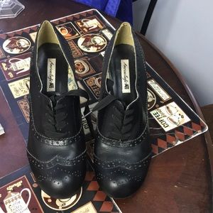 American eagle laced shoe booties.